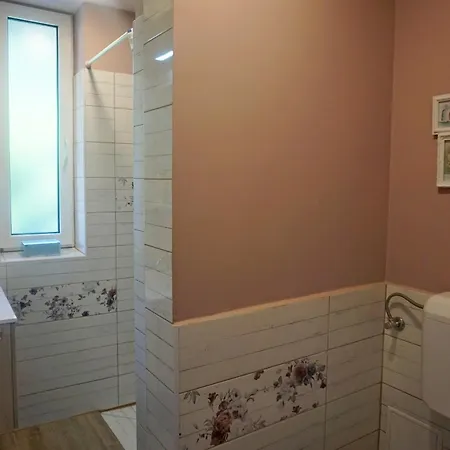 Tuender Roza Apartman Miskolc Exterior foto